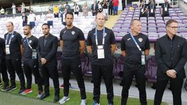 V Ammáne rozvážali chlieb policajti v autobusoch, ľuďom brali autá