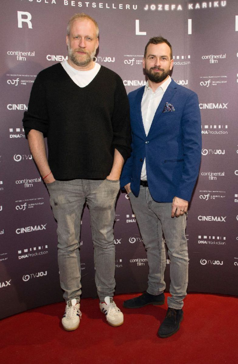 Režisér Peter Bebjak (vľavo) a producent Rasťo...