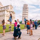 Pisa, Taliansko, šikmá veža v Pise, turisti, fotenie,