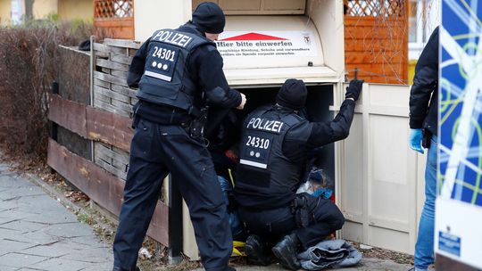 Polícia zasahuje v Berlíne a okolí, má ísť o pašovanie zbraní zo Slovenska