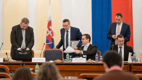 Vypočúvanie kandidátov na ústavných sudcov je v...