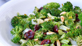 Brokolica inak! Šup s ňou do cestovinového šalátu