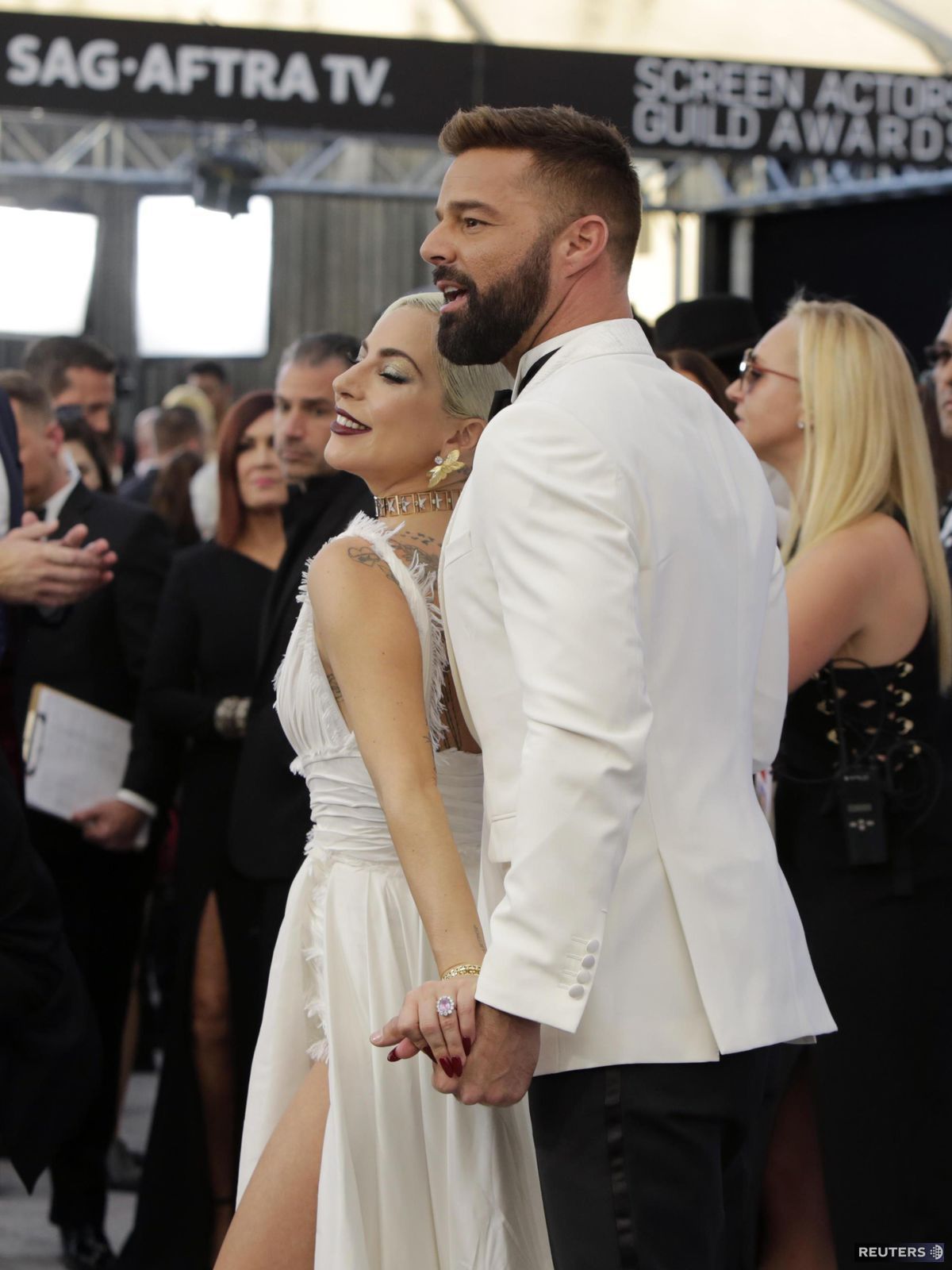 Speváčka Lady Gaga a jej kolega Ricky Martin...