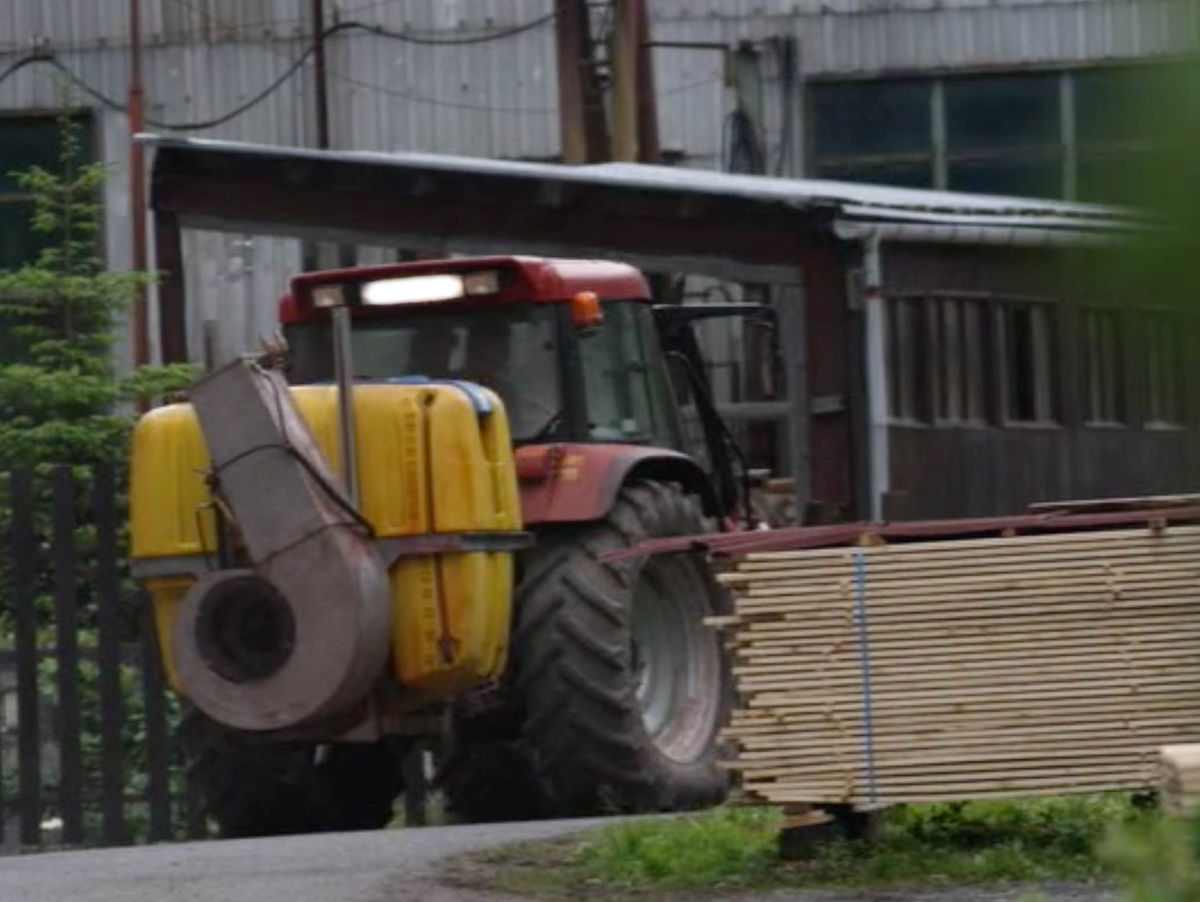 Traktor postrekovač vo Svarínke.