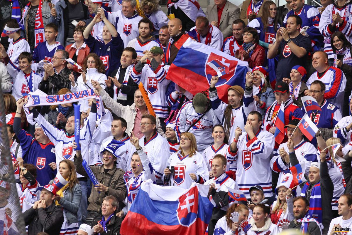 Slovenskí fanúšikovia na domácich MS 2011 v...