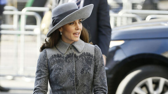 Klobúky sú v kráľovskej rodine takpovediac...