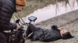 Pozrite si video Jany Kirschner k skladbe k filmu Ostrým nožom