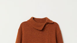 Dámsky pulovér z kašmírovej zmesi H&M. Stál 99 eur, je zlacnený na 68,99 eura. 