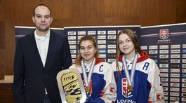 Pred vstupom do šatne klopem. Dvakrát, vysvetľuje tréner hokejistiek