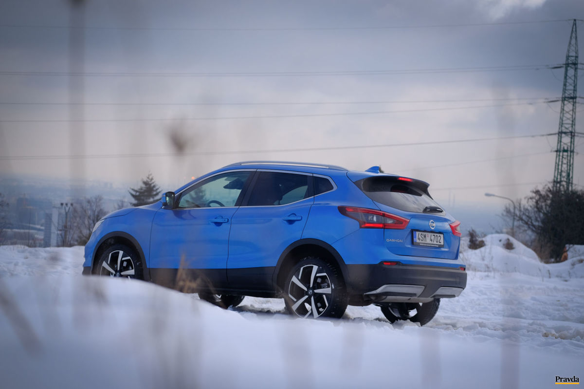Nová metalická modrá farba Nissanu pristane.