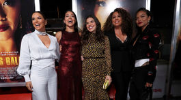 Zľava: Herečky Eva Longoria, Gina Rodriguez, America Ferrera, Diana-Maria Riva a Christina Milian na premiére filmu Miss Bala.