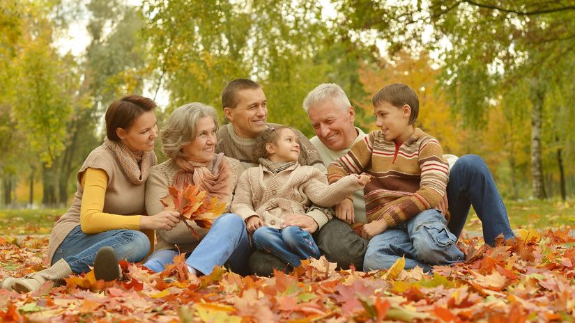 rodina, jeseň, rodičia, deti, dedko, babka