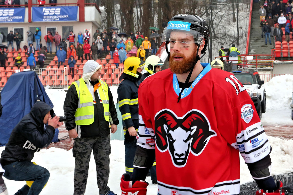 Jordon Southorn v drese HC 05 iClinic Banská...