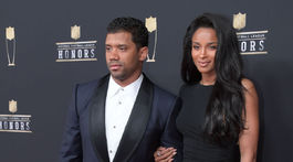 Krásna Ciara vyrazila na futbalové gala! Sexy šaty nechýbali, toto odhalili