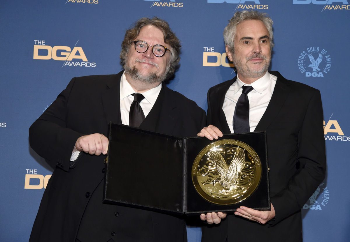 Režisér Guillermo del Toro (vľavo) a jeho...