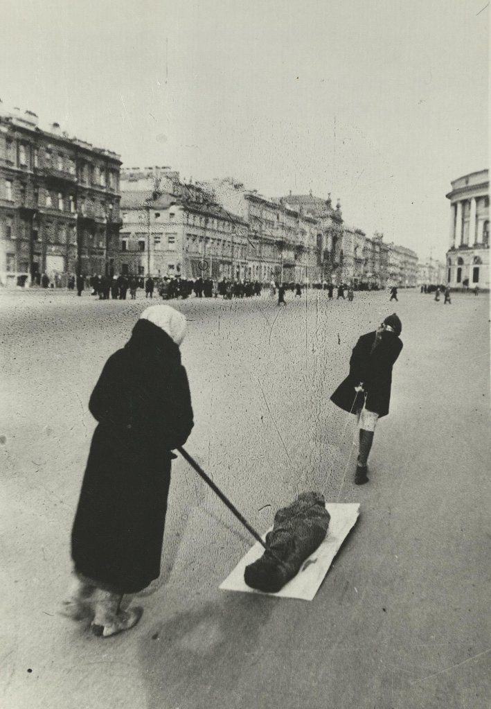 Na poslednej ceste... Leningrad, r. 1942....