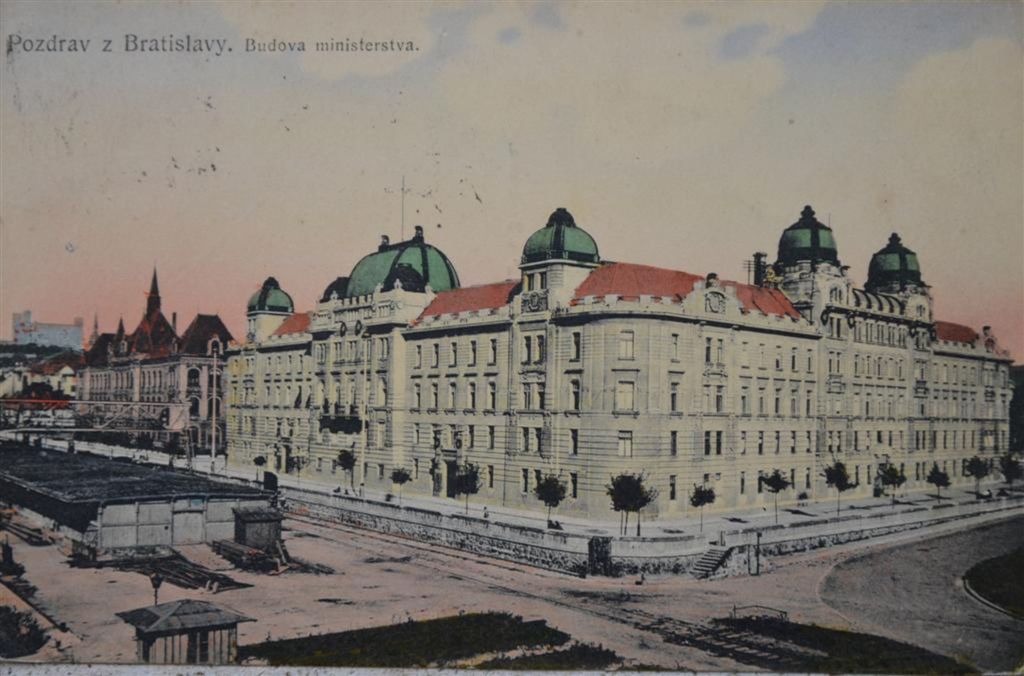 Vládna budova (dnes Filozofická fakulta) na...