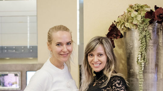 Dizajnérka Markéta Häkkinen (vpravo) a Alena...