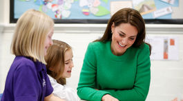 Vojvodkyňa Catherine z Cambridge a žiaci zo školy Lavender Primary School v Londýne.
