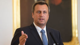 Danko tvrdí, že s prieskumami sa podvádza. Baránek priznáva, že politici si u neho chceli kúpiť výsledky