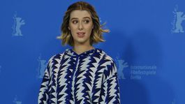 Ďalšia slávna dcéra vo svetle reflektorov! Spoznáte v nej neprehliadnuteľnú mamu?