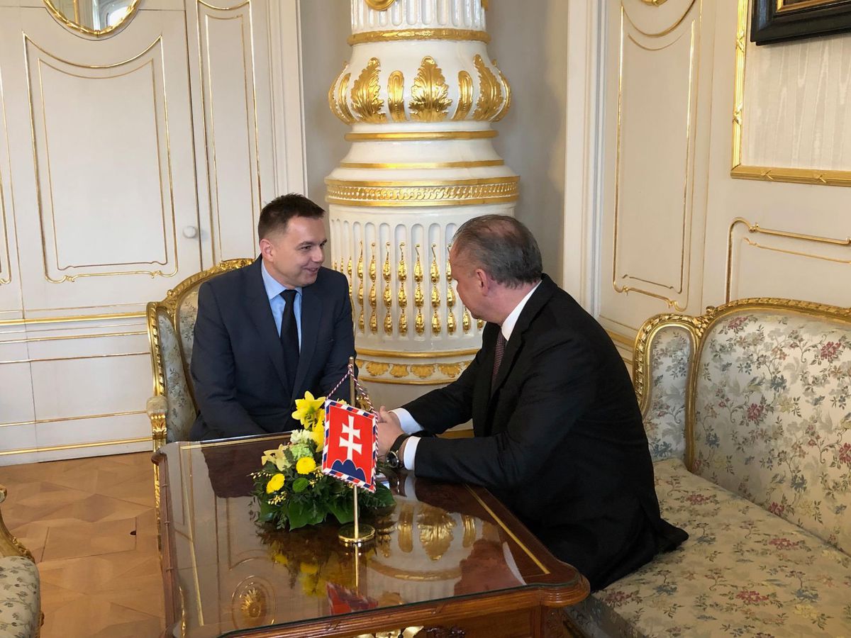 Prezident Andrej Kiska (vpravo) sa v stredu...