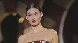Modelka na newyorskej prehliadke značky Oscar de la Renta - kolekcia Jeseň/Zima 2019.