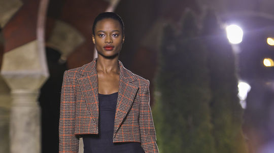 Modelka na prehliadke Oscar de la Renta -...