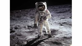 Preteky USA a Ruska. Vrátime sa na Mesiac a už tam zostaneme, napísal šéf NASA