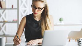 Revolúcia na internete. Giganty budú platiť za šírenie správ 