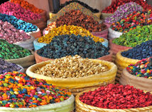 Marrákeš, Maroko, sušené ovocie, koreniny, korenie, trh, trhovisko, vrecia