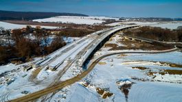 VIDEO: Košický diaľničný obchvat ide do finále. Pozrite si zábery zo stavby