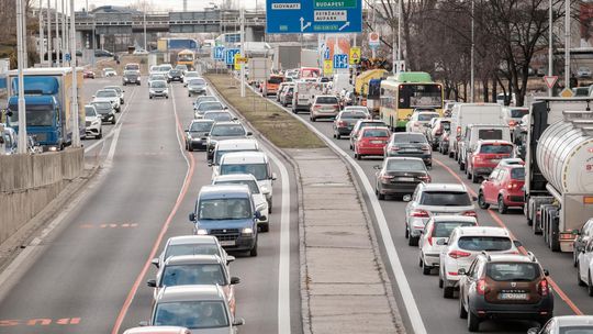 V Bratislave hlásia tvorbu kolón a viaceré nehody 
