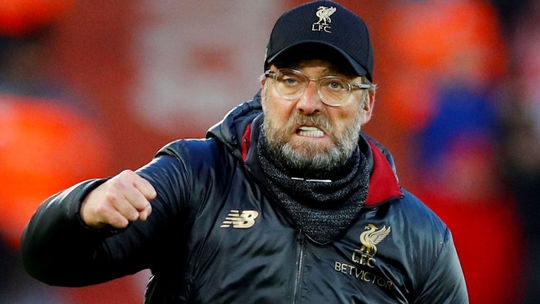 Zbláznil si sa? Si obyčajný pokrytec, ktorého si kúpil korporát. Klopp reaguje na kritiku rozhnevaných fanúšikov