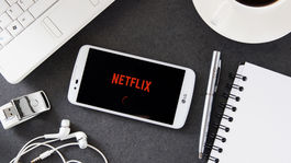 Koronavírus zrazil televízie na kolená! Avšak niekto z toho profituje...