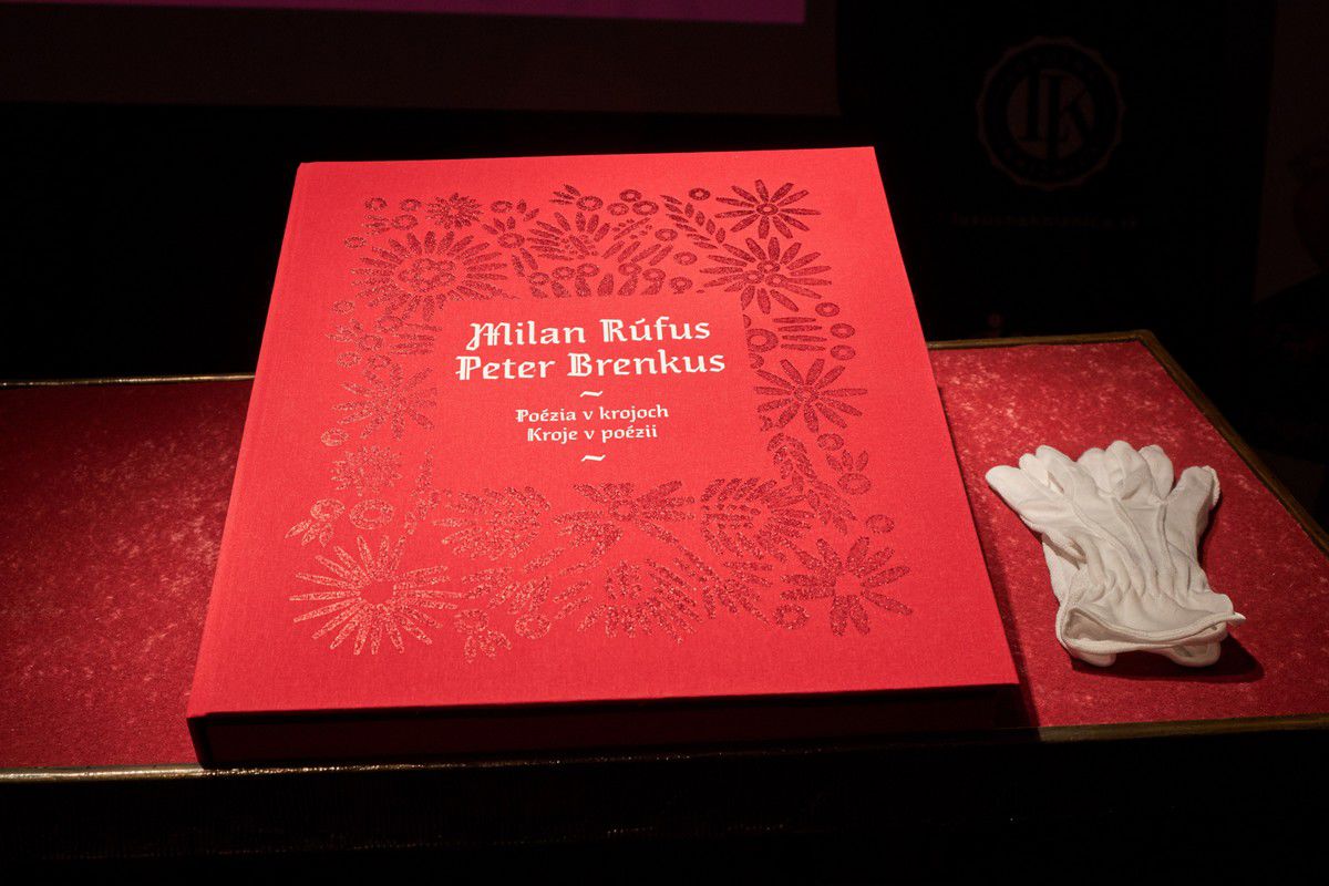 Z krstu knihy Poézia v krojoch/Kroje v poézii.