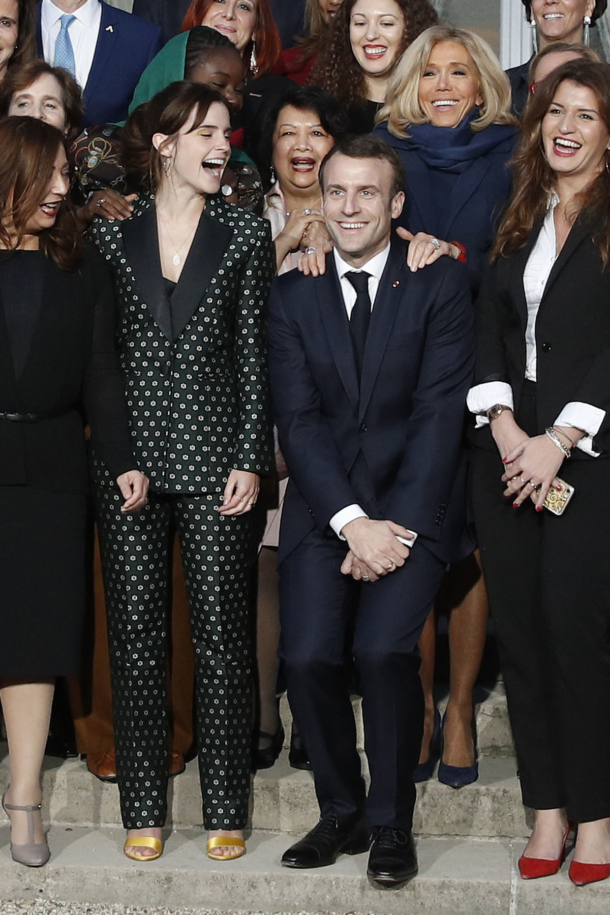 Francúzsky prezident Emmanuel Macron a vedľa...