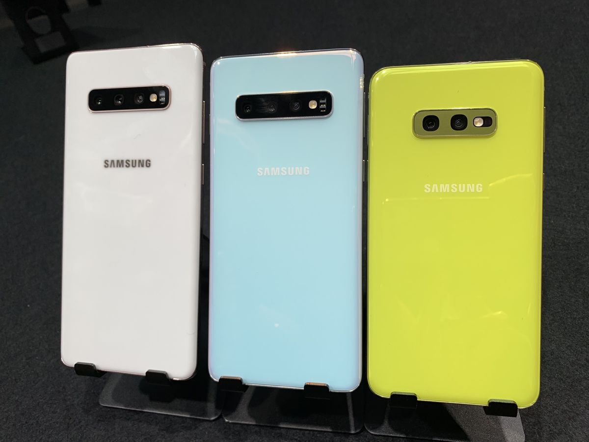 Mobily S10 majú s výnimkou S10e tri foťáky.