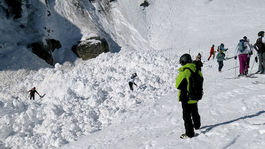 Prvá smrtiaca lavína spadla v rakúskych Alpách ešte pred začiatkom sezóny