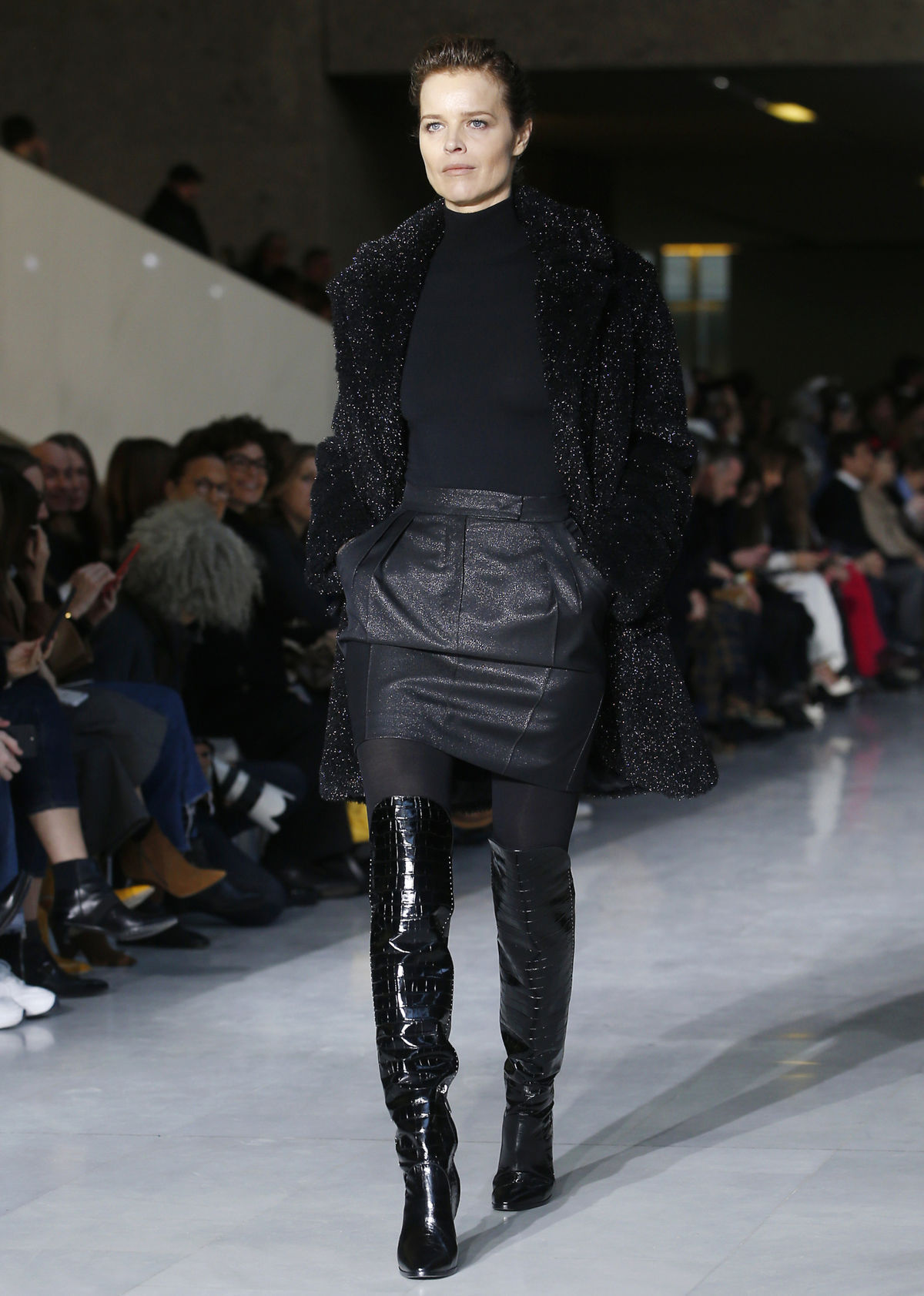 Modelka Eva Herzigová na prehliadke Max Mara v...