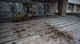 Farmári sa dostali do potýčky s políciou, chceli primontovať tabuľu na ministerstvo