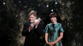 Herec Robert Redford si prevzal cenu Čestný Cézar od Kristin Scott Thomasovej.