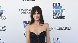 Herečka Dakota Johnson prišla na vyhlásenie Film Independent Spirit Awards v kreácii Gucci. 