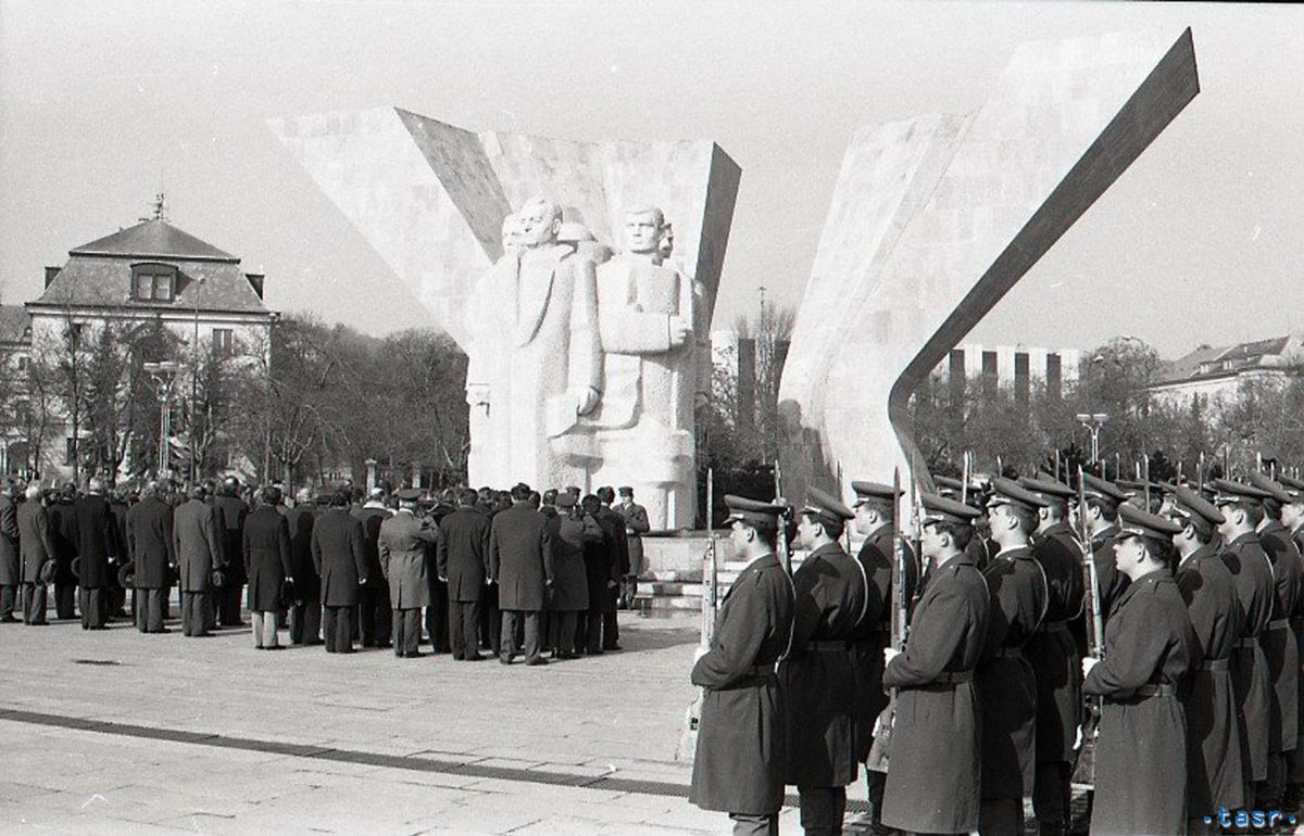 Dobový text k fotografi:  „25. február 1981....