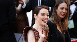 Herečka Emma Stone stavila na kreácii Louis Vuitton. 