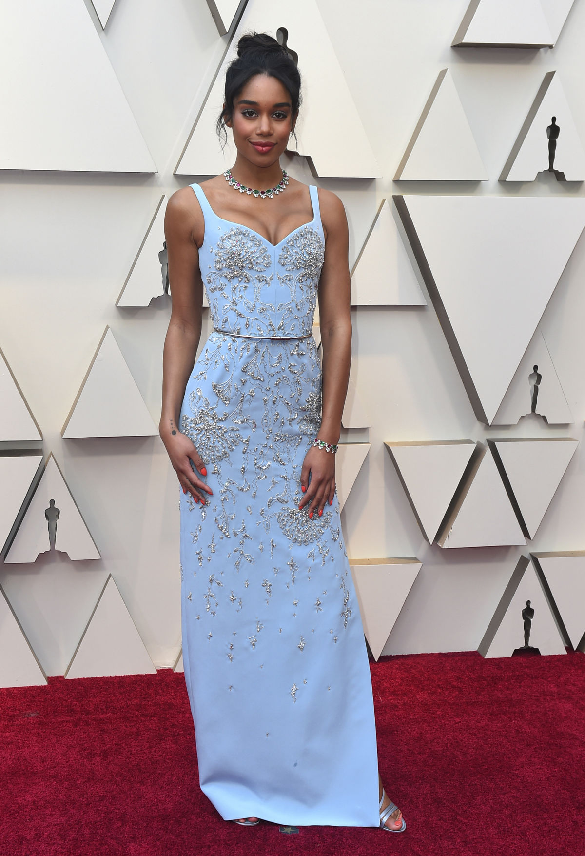 Herečka Laura Harrier v kreácii Louis Vuitton.