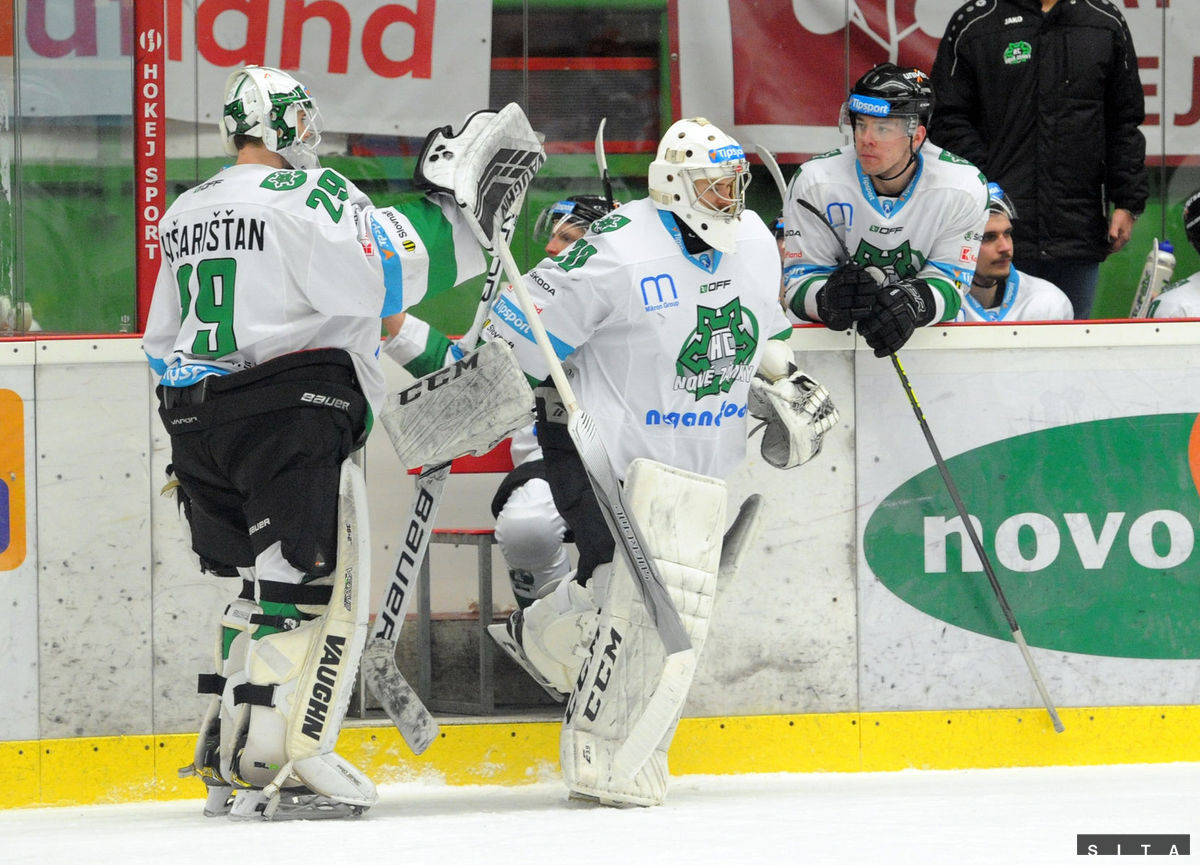 Brankári Andrej Košarišťan a Matej Kristín z...