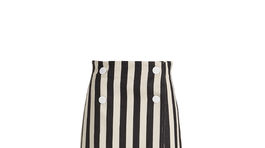 Pruhovaná sukňa s dvojradovým zapínaním v dĺžke midi. Predáva Bimba y Lola v cene od 155 libier. 