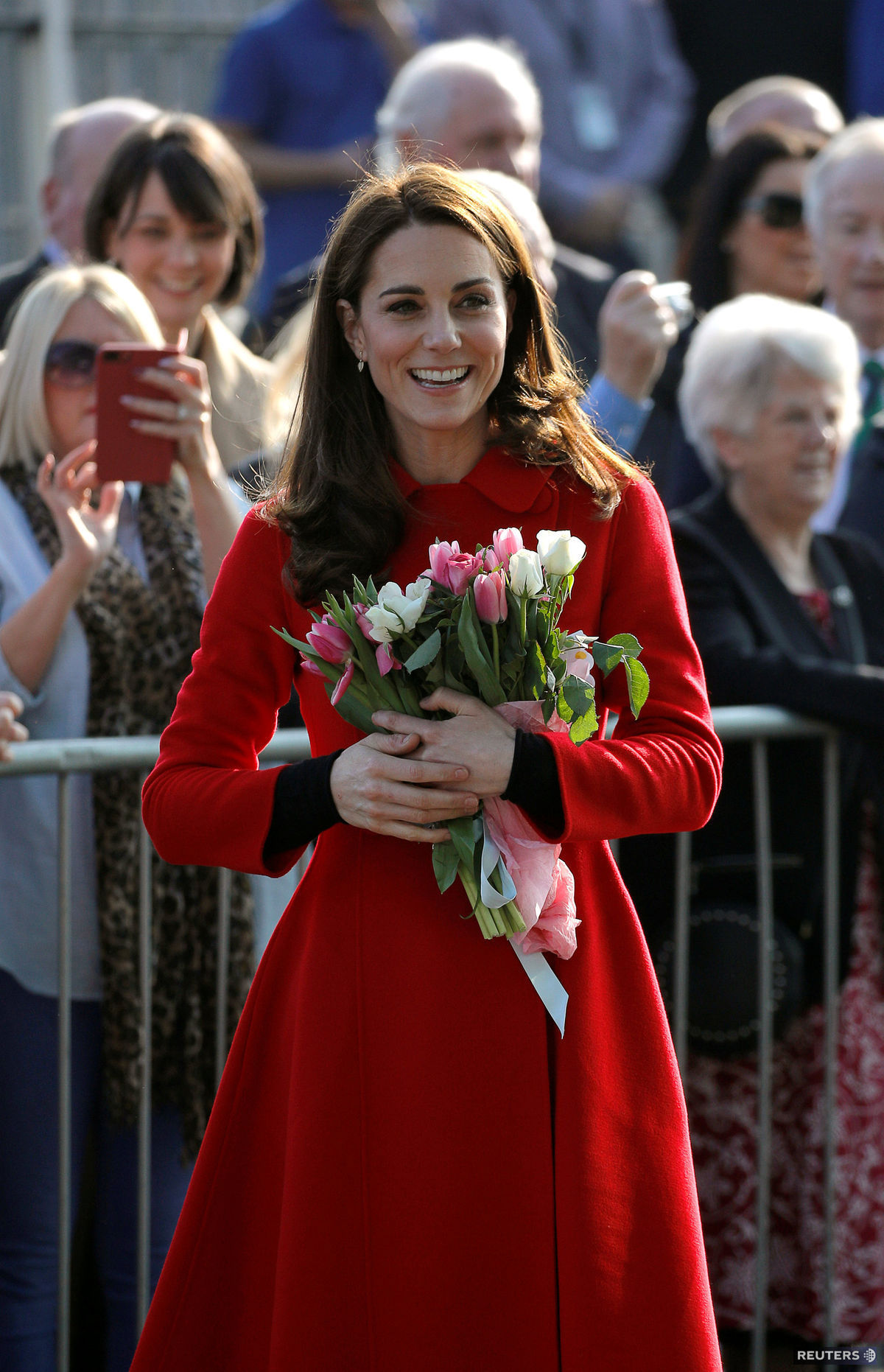 Vojvodkyňa z Cambridge Catherine počas návštevy...