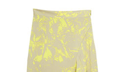 Vzorovaná sukňa s asymetrickým lemom. Predáva Lindex za 29,99 eura.